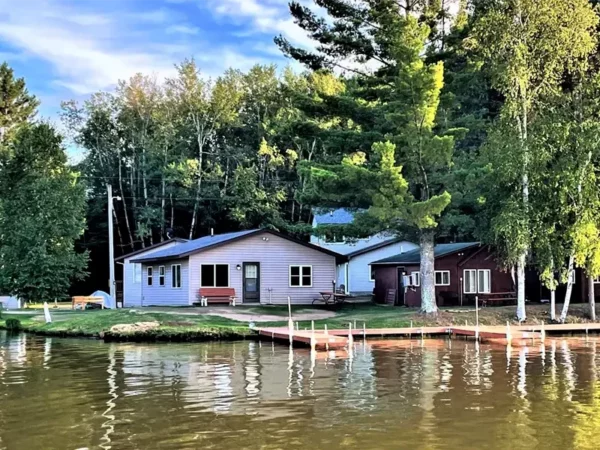 Lakeside Lodging