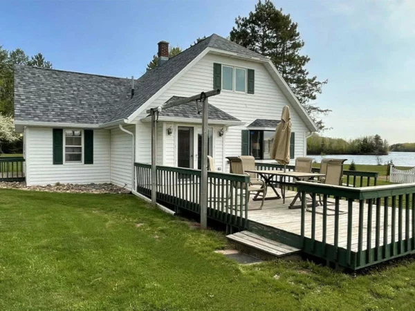Chain of Lakes Lodge