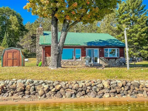 Pike Shores Lakeside Getaway